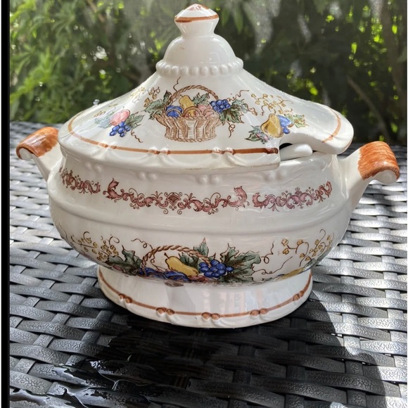 White Tureen lidded with laddle Oversized Farmhouse decor, TUREEN Set, W/ Spoon - Picture 1 of 2